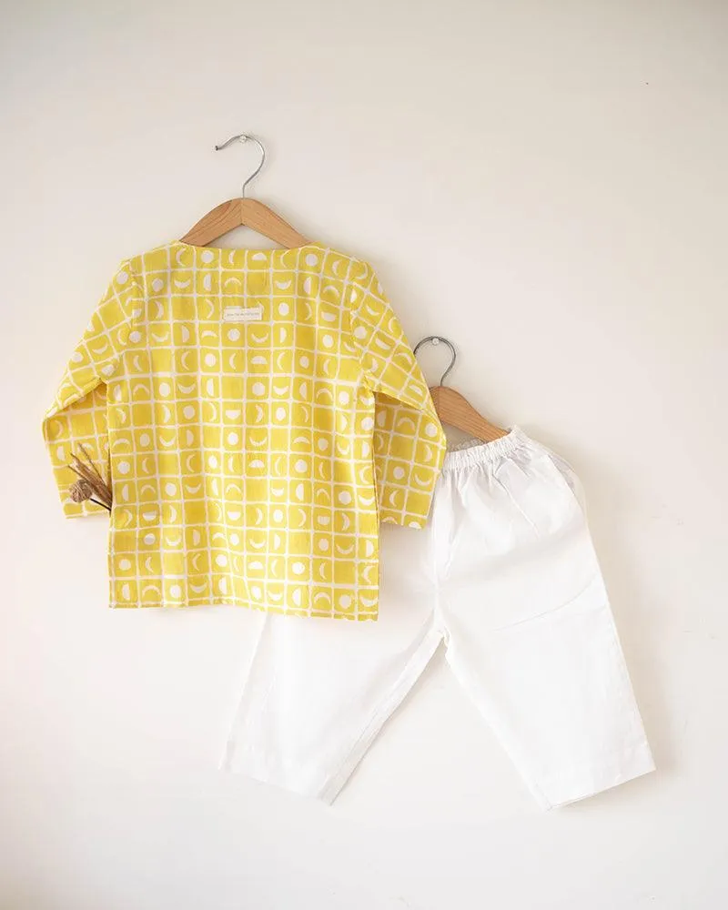 I want to be like grandpa’ kurta pajama set in yellow moon chase hand block printl