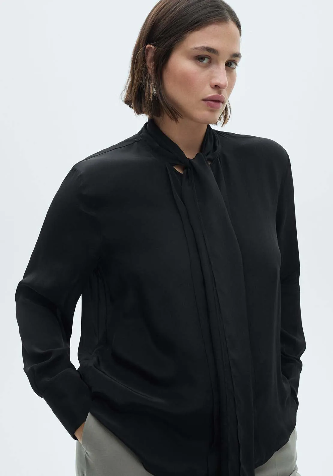 Satin shirt with bow - Black