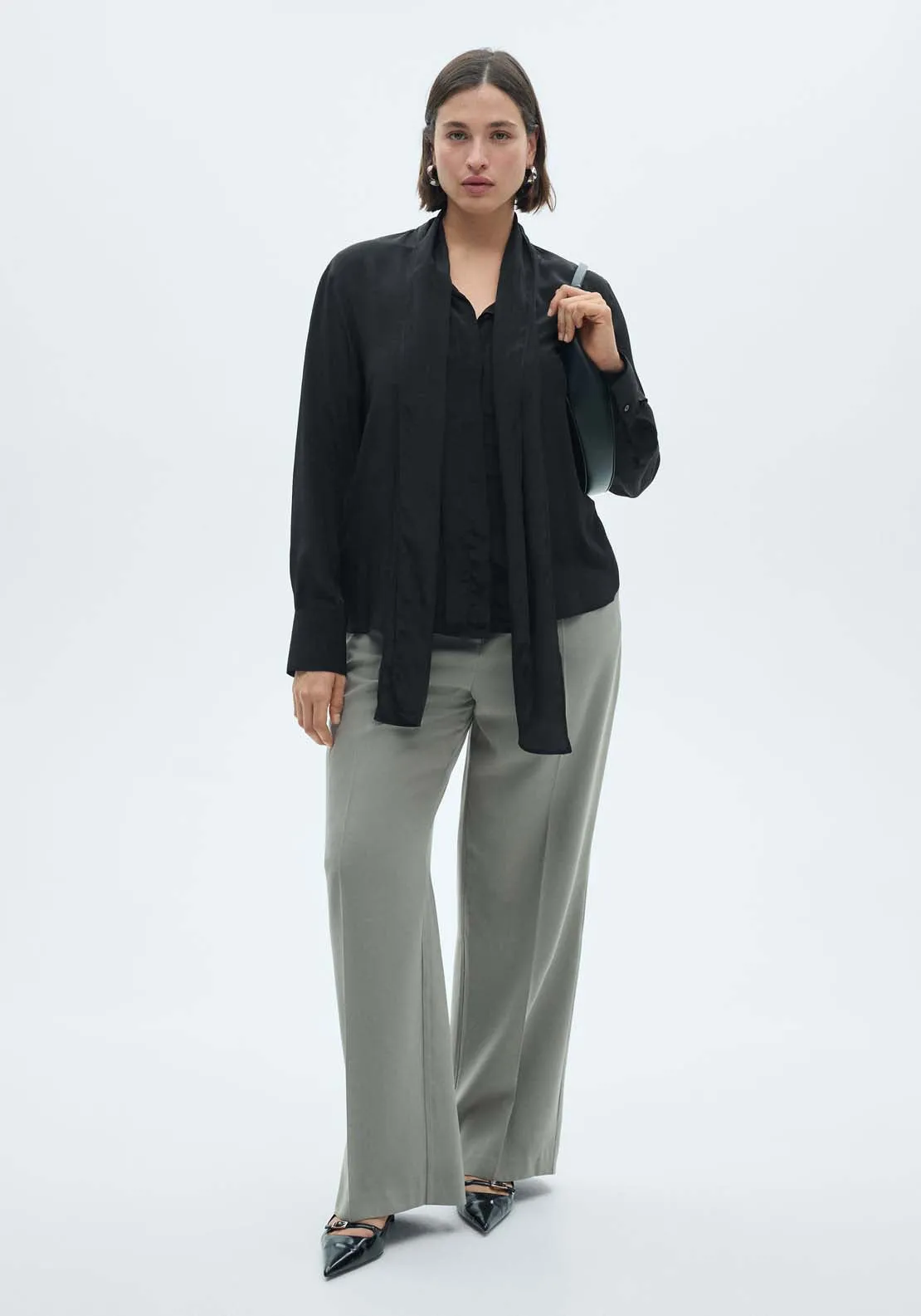 Satin shirt with bow - Black